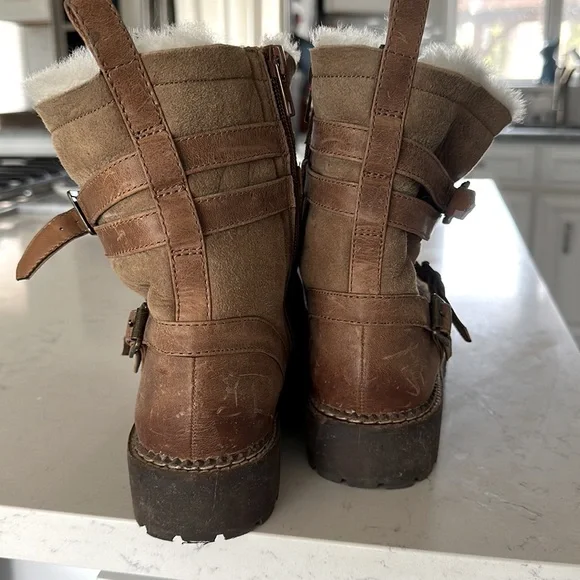 Tan boots - Picture 2 of 5